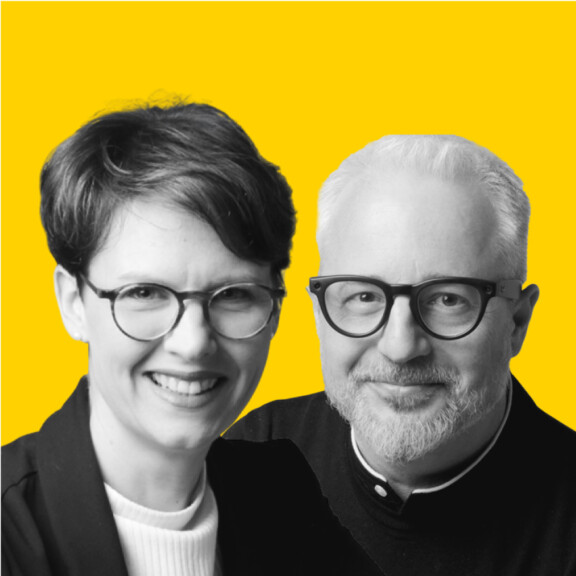 Emilie_Didier_yellowBG