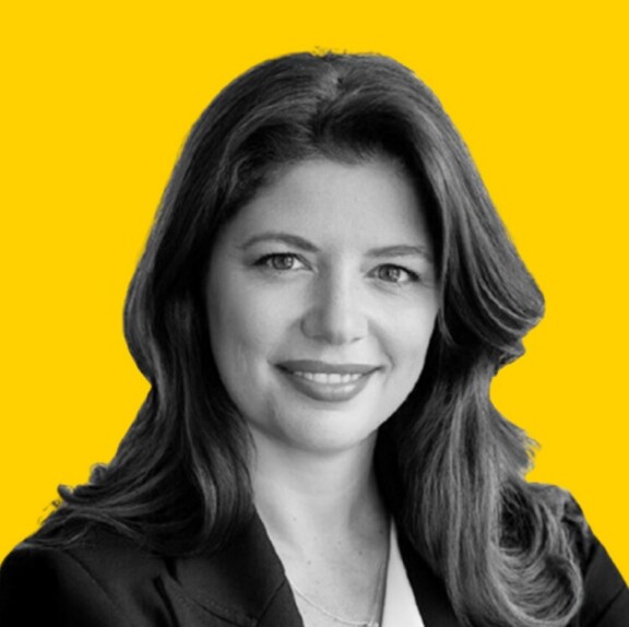 Jennifer_Gabriele_yellowBG